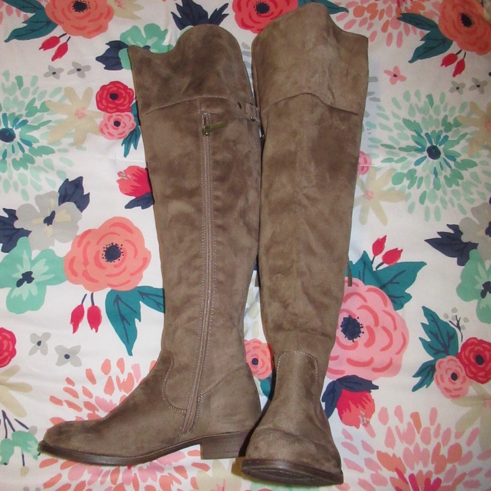 Brown 6 1/2 suede boots